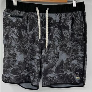 Vuori men’s banks shorts black abstract print linerless size L